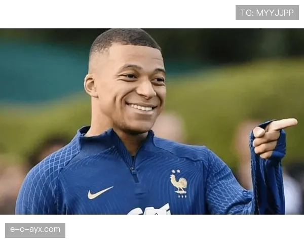 姆巴佩 vs 亨利:速度型前锋的进攻效率与战术角色对比 姆巴佩 vs 亨利:速度型前锋的进攻效率与战术角色对比