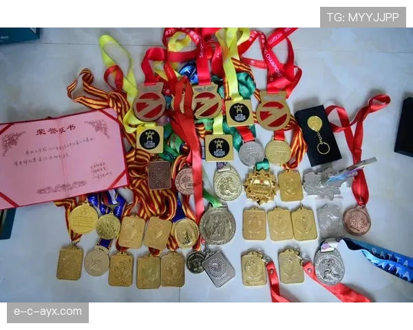 廖秋云训练完直接啃鸡腿？这自律和放纵的切换也太真实了